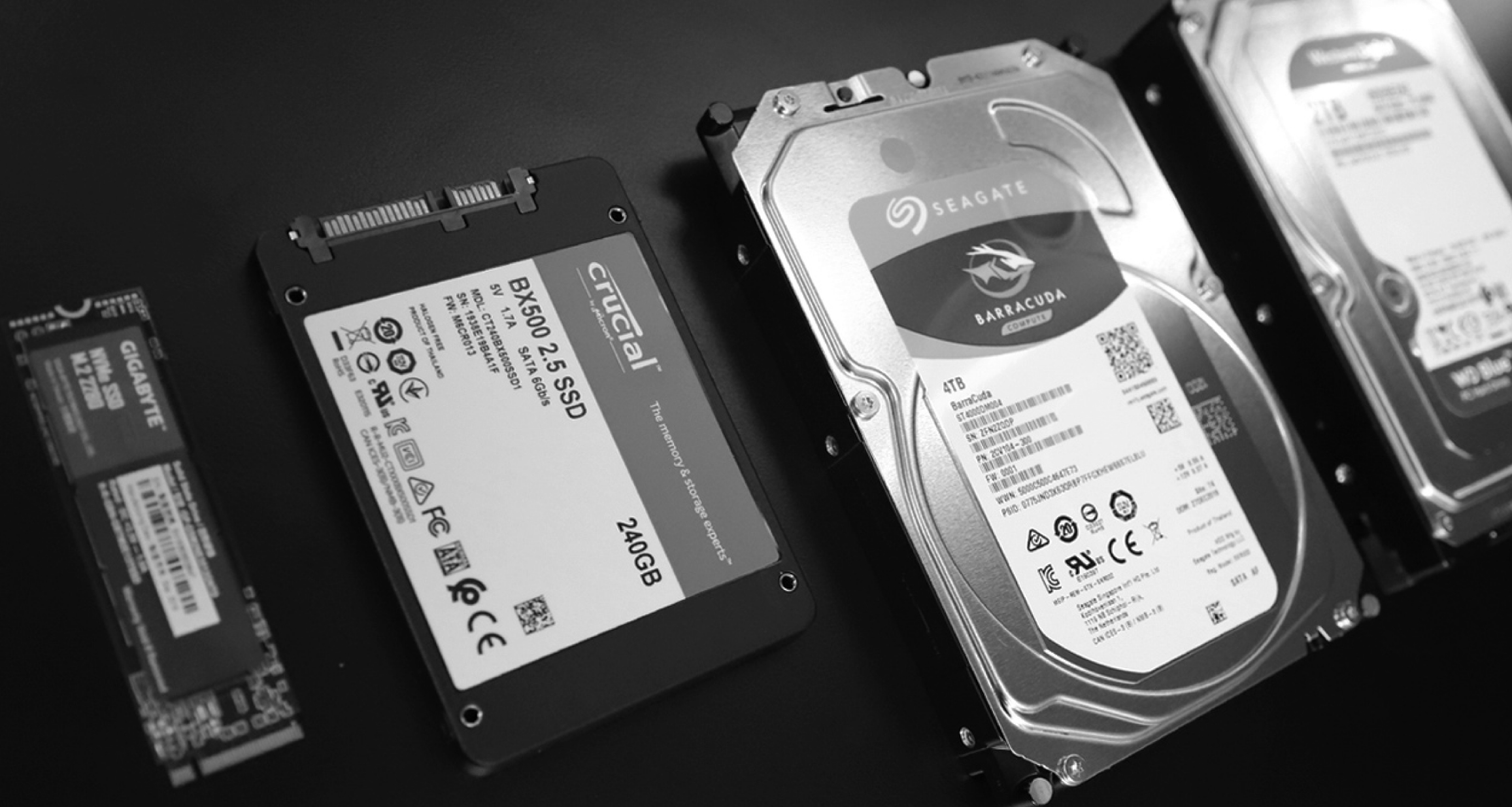 ukuran dan bentuk dari hard disk dan SSD